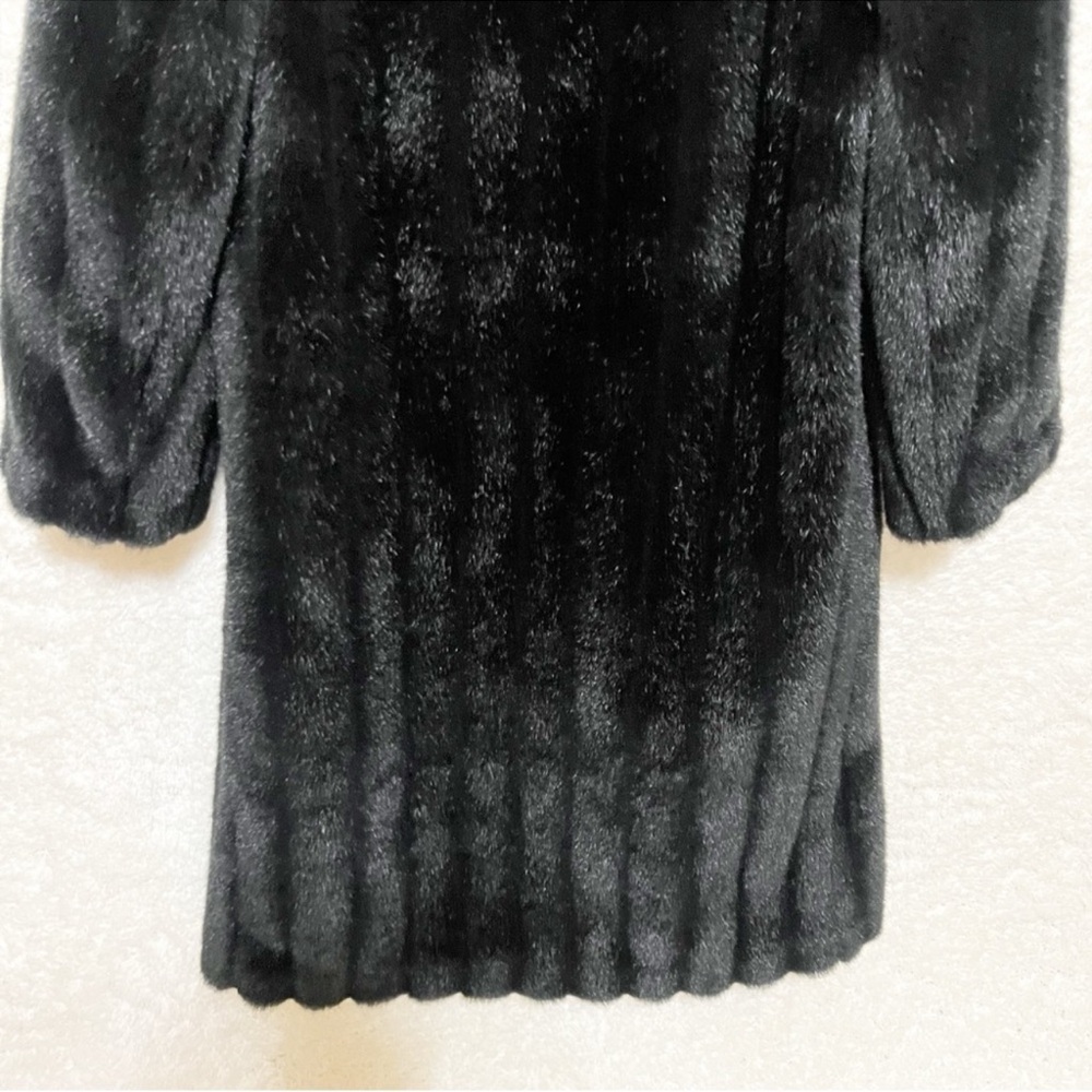 Vintage Women's Faux Fur Black Coat
Size 8 - Picture 7 of 11